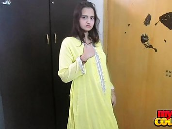 Sonia Bhabhi Stripping Shalwar Kameez For Sex